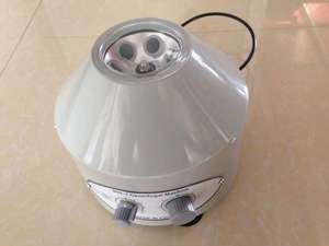 800D سطح المكتب الكهربائية الطبية مختبر الطرد المركزي منخفضة السرعة الطارد المركزي للمختبر - Product Image 3