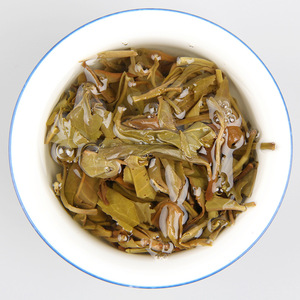 Offre Spéciale 2017 – Thé Pu-erh Brut de Printemps Pré-Qingming, 357g, de Vieilles Plantes du Yunnan, Gâteau de Pu-erh Compressé <span class=keywords><strong>Qi</strong></span> <span class=keywords><strong>Zi</strong></span> <span class=keywords><strong>Bing</strong></span>, Frais et Sucré - Product Image 6