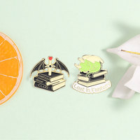 Ensemble d'épingles en émail Dragon de livre fantastique, broche avec citation Lost In Fantasy pour les amateurs de livres, décoration