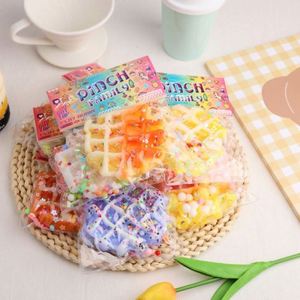 Juguetes Blandos de Goma TPR Kawaii - Juguetes de Gelatina con Forma de Garra de Gato para Niños - Product Image 4