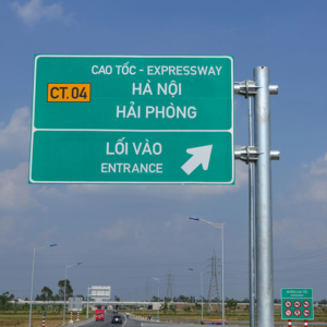 Barrières de sécurité en acier robustes pour la sécurité des autoroutes et des voies express, système de barrières anti-collision avec finition galvanisée résistante aux intempéries - Product Image 1