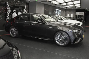 Mercedes-<span class=keywords><strong>AMG</strong></span> <span class=keywords><strong>C63</strong></span> <span class=keywords><strong>AMG</strong></span> d'occasion 2021 - <span class=keywords><strong>Prix</strong></span> réduit - Prêt à l'exportation dans le monde entier - Product Image 5