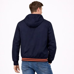 Veste universitaire à capuche bleu marine pour homme, tendance du moment, avec détails orange, vêtement décontracté d'automne, veste universitaire pour homme de haute qualité en vente - Product Image 2