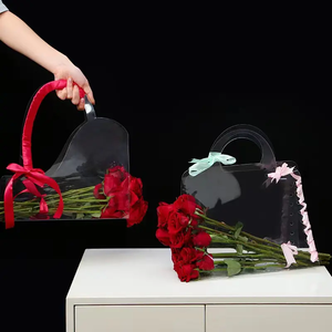 Bolsa de corazón de plástico PVC transparente personalizada forma de bolso de mano regalo transparente embalaje de vinilo flor PET bolsas de ramo con asas - Product Image 4