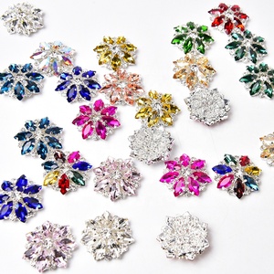 Beaux boutons en métal strass de 28Mm, mélange de couleurs, yeux de <span class=keywords><strong>cheval</strong></span>, verre, fleur en cristal, boucle, bricolage pour vêtements, accessoires de décoration - Product Image 2