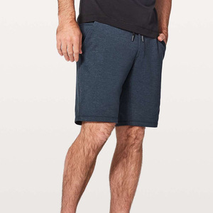 Shorts en molleton 100 % coton à ourlet brut pour homme, style décontracté, streetwear, avec logo personnalisé, longueur genou - Product Image 3
