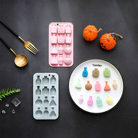 En stock : Moule en silicone à 12 cavités, six formes de bouteilles différentes sur le thème d'Halloween, pour gâteaux et chocolats, emballage en vrac