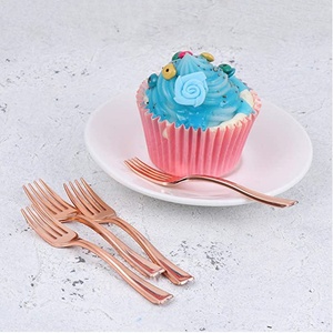 24 pièces de <span class=keywords><strong>couverts</strong></span> <span class=keywords><strong>jetables</strong></span> en plastique plaqué <span class=keywords><strong>or</strong></span>, style mini, pour camping, fourchettes et cuillères à dessert, 24/paquet - Product Image 4