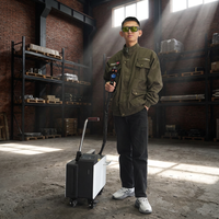 Nettoyeur laser à fibre pulsée portable 500W pour le nettoyage de précision des surfaces des pièces automobiles