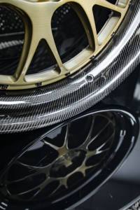 2 Stück Hochwertige PQ Maßgefertigte Geschmiedete Felgen für PKW in Champagnergold mit Gebürsteter Oberfläche und Carbonfaser-Details für G2 Viper GTS - Product Image 3