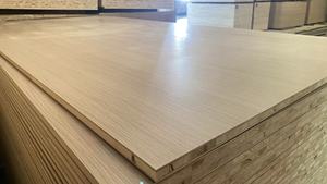 Panneau en bois massif de sapin chinois 4*8 4*9 pouces, 1220*2440 1220*2745 mm, 17 mm à 18 mm, plaqué mélamine pour la fabrication de meubles et d'armoires - Product Image 2