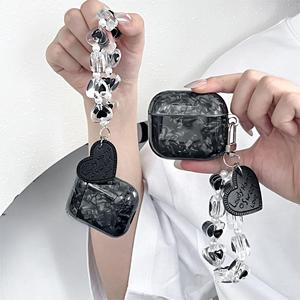 Funda para Auriculares Apple AirPods 4, Diseño de Carcasa Negra IMD con Colgante de Corazón, Funda Protectora Completa Anti-Caídas - Product Image 1