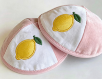 Kippa en velours rose et blanc personnalisée avec broderie, motif citron, kippa juive pour les événements religieux juifs