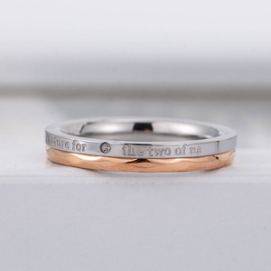 Anillos de Pareja de Acero Inoxidable, Chapados en Oro Rosa de 18K, con Letra Grabada e Incrustaciones de Circonio, Anillo de Boda Unisex - Product Image 3