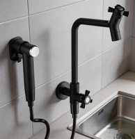 Robinet mural 2-en-1 en acier inoxydable 304 avec douchette pour évier de serpillière et préparation culinaire (vente en gros)