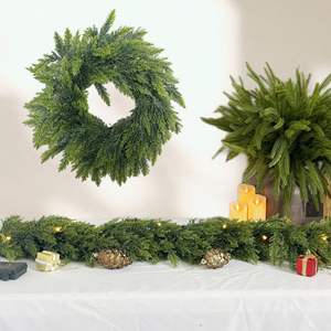 พวงหรีดคริสต์มาสแบบดั้งเดิมขนาด 50 ซม. ที่เต็มไปด้วยความเขียวขจี พร้อมกิ่งไม้ 60 กิ่ง เหมาะสำหรับตกแต่งเทศกาลคริสต์มาสในทุกพื้นที่ - Product Image 2