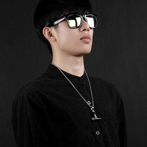 Kalung Pria dan Wanita Gaya Punk Kreatif yang Laris Manis dengan Liontin Mikrofon dan Speaker, Aksesoris <span class=keywords><strong>Rock</strong></span> dan Hip-hop - Product Image 2