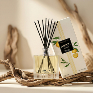 กล่องของขวัญ Aikun Gift Buyer ขนาด 175 มล. กล่องแก้วทรงสี่เหลี่ยมฐานหนา ลายศิลปะยูซุ กล่องน้ำหอมเนโรลี IP12 ดีไซน์สั่งทำพิเศษ สำหรับโฮมสเตย์ - Product Image 1