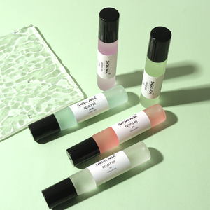 Botella de Vidrio de 13 Aromas para Aceite de Cutícula de Uñas con Bola Giratoria OEM Logo Personalizado Kit para Cuidado de Uñas Set de Manicura y Pedicura al por Mayor - Product Image 2