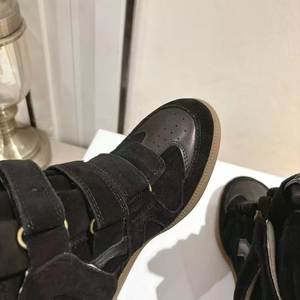 Bottes courtes de créateur pour femme en daim, baskets montantes compensées, chaussures de randonnée à plateforme rehaussante pour femme - Product Image 5