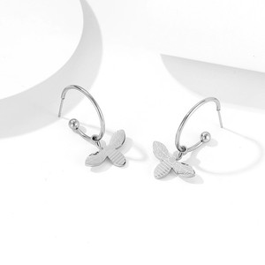 Joyería de moda para mujer, pendientes de aro con colgante de abeja dulce chapado en oro de 18 quilates, Pendientes colgantes de acero inoxidable 316L al por mayor - Product Image 3