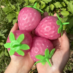Nouveauté 2024 : Jouet anti-stress et décompression en forme de fraise à couleurs changeantes pour garçons et filles de 5 à 7 ans – Vente en gros TikTok - Product Image 5