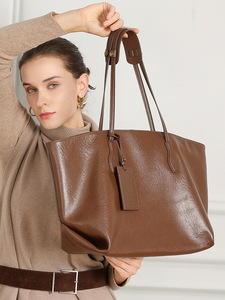 Sac fourre-tout pour femme en cuir véritable grande capacité, sac à bandoulière haut de gamme pour femme, sacs d'école rétro élégants, sacs à main pour femmes - Product Image 1