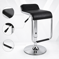 Tabouret de bar pivotant réglable en similicuir noir avec dossier bas, base sur pied chromé et repose-pieds pour comptoir de cuisine