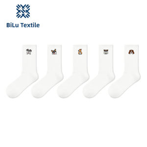 Chaussettes de sport brodées à motif de dessin animé mignon, en coton doux et respirant, à motif animal adorable, pour un usage quotidien, mode décontractée - Product Image 1