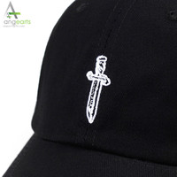 Nouveau design Casquettes de sport en coton Broderie d'épée Chapeaux de baseball pour femmes Hommes Mode Classique Chapeaux de papa à 6 panneaux