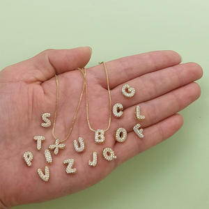 女性の女の子のためのペンダントネックレスゴールドラインストーン文字文字 - Product Image 2