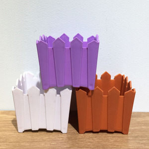 Vaso da Giardino in Plastica Yicai con Forma Geometrica e Recinzione Solida per Piccoli Giardini - Product Image 3