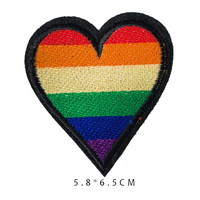 El nuevo corazón caliente parches bordados iridiscentes venta al por mayor apliques de tela coloridos parche bordado de corazón de flecha personalizado para bolsa