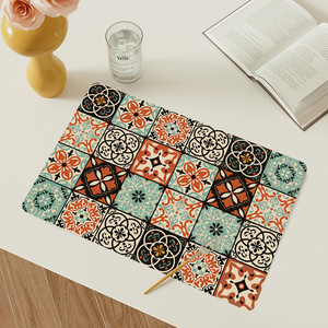 Manteles Individuales Cuadrados de Cuero Delgado con Estampado Floral Retro Estilo Crema, Impermeables y Resistentes al Aceite, Protectores de Mesa para Cocina - Product Image 3