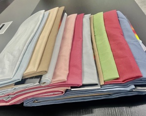 Tela de sarga de color sólido <span class=keywords><strong>100</strong></span> poliéster para el hogar, textil liso de microfibra, de alta calidad para sábanas y almohadas - Product Image 3
