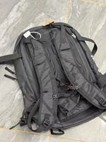 Sac à dos de ski noir J0nes pour le snowboard, le ski, les sports d'hiver, avec poche pour casque, sac de voyage en plein air