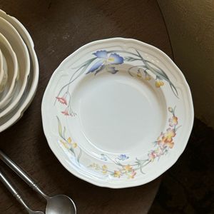 Assiette en céramique irrégulière d'inspiration française avec accents de perles, idéale pour les desserts et les plats principaux, disponible à prix de gros - Product Image 5