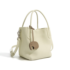 Sacs à main en cuir de vachette pleine fleur avec fermeture à loquet, sacs à bandoulière souples et polyvalents, sacs seau pour femmes - Fabricant ODM&OEM 2026 - Product Image 5