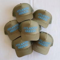 Gorra Trucker de Lona Transpirable Verde Oliva con Logotipo Personalizado, Impresión 3D en Relieve y Cierre a Presión para Deportes al Aire Libre y Pesca
