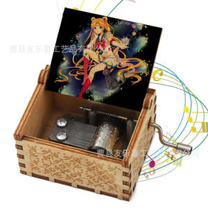 7 diseños regalo Popular melodí<span class=keywords><strong>a</strong></span> manivela de mano grabado con láser manivela de mano 6CM tamaño Mini Sailor Moon caja de música de madera juguete para niños - Product Image 2