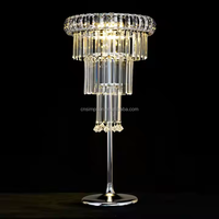 Meilleure vente de centre de table de banquet de mariage européen moderne avec accessoires en métal et en acrylique pour décorations de table et d'événements