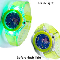 BOMAXE strass 8603 clair ABS bracelet boîtier en plastique Flash lumière Unique cadeau de noël dessin animé enfants montre