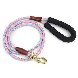 Correas para perros de 5 pies, correas reflectantes de alta resistencia para perros con mango suave, Clip de Metal giratorio - Product Image 1