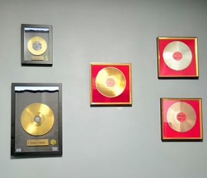 Disque vinyle or ou argent avec étiquette centrale personnalisée dans <span class=keywords><strong>un</strong></span> cadre photo en alliage d'aluminium pour décoration murale - Product Image 4