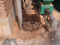 Machine à briquettes de charbon de coco en promotion, machine à briquettes de biomasse à partir de sciure de bois et de coques de riz
