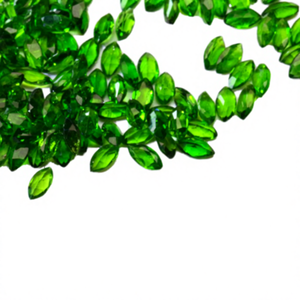 พลอยไดโอไซด์ทรงมาร์คีส์ รูปทรงหลวม สีเขียวธรรมชาติ ตัดด้วยเครื่องจักร พร้อมเอฟเฟกต์แสงสี/ไฟ ขนาด 2x4 มม./2.5x5 มม. - Product Image 1