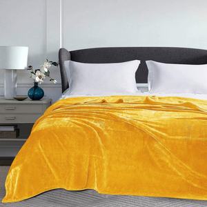 スーパーソフトウォーム軽量ぬいぐるみ居心地の良いファジーフリースブランケットソファ & ベッド用イエローゴールドスローブランケット - Product Image 4