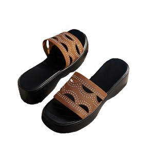 2025 été femmes à la mode et confortable queue <span class=keywords><strong>de</strong></span> poisson pente talon sandales grand diamant pantoufles nouveau Style - Product Image 5