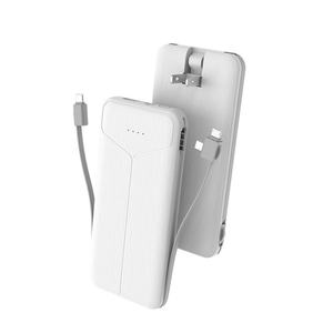 Chargeur mobile universel personnalisé avec logo, 10000 mAh, charge rapide, 10 W, câbles de charge intégrés, batterie externe avec prise - Product Image 1