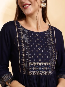 Top bordado de línea larga para mujer - Product Image 2